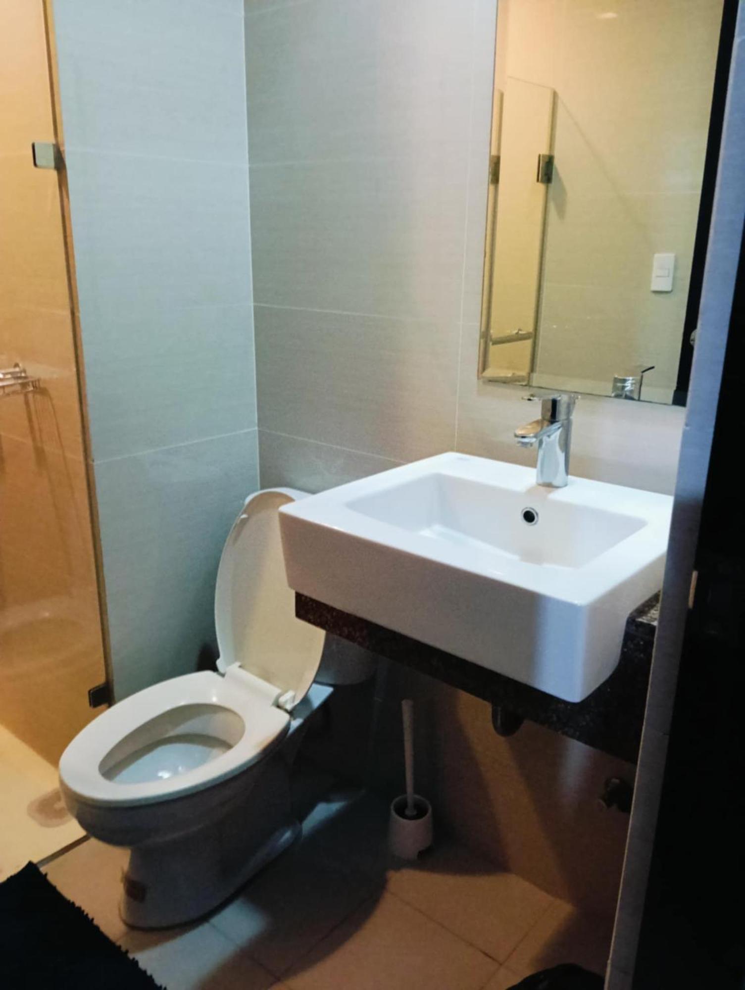81 Newport Boulevard Cluster 4 - 8F Across Naia Airport, Terminal 3 파사이 외부 사진