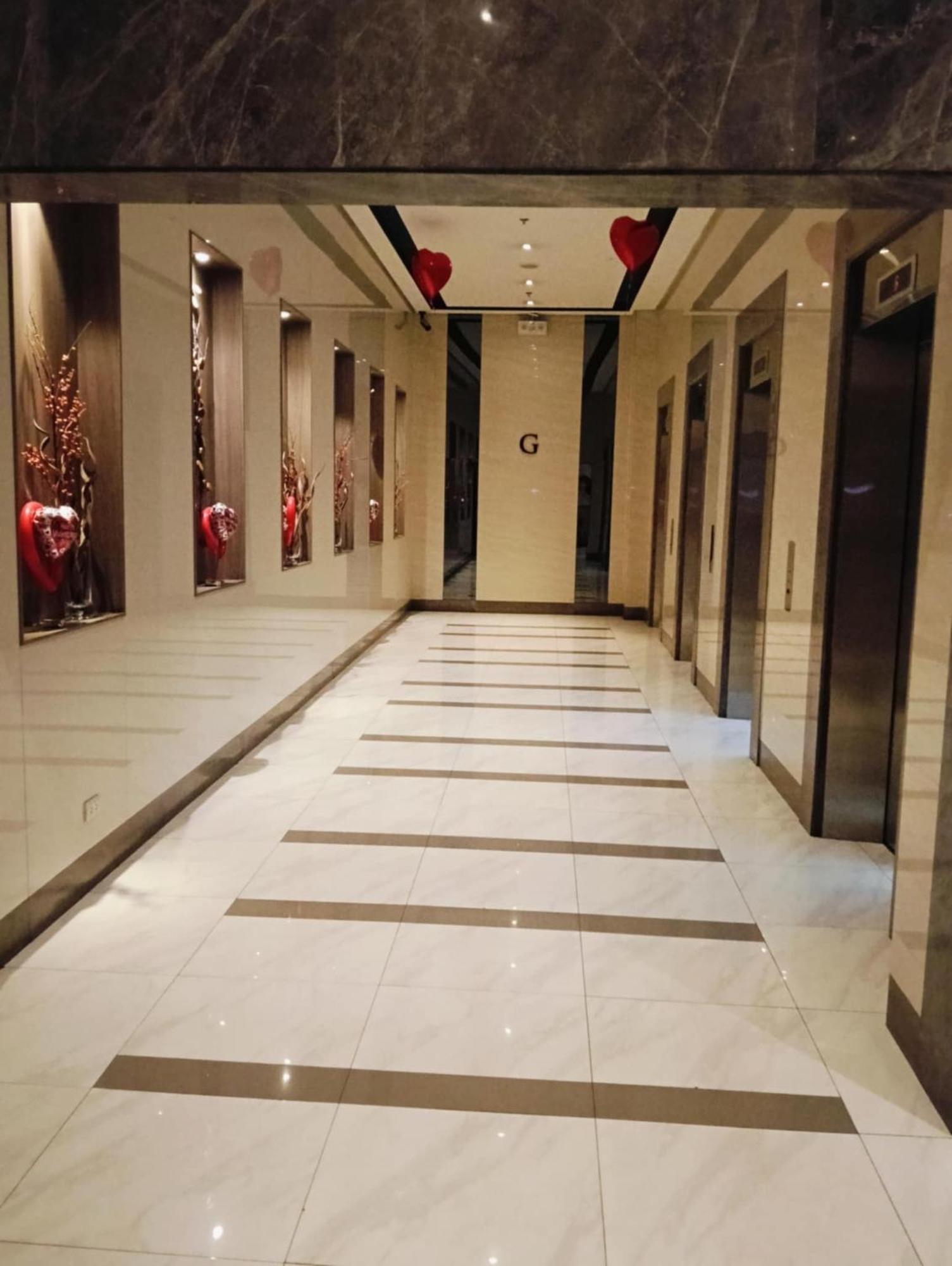 81 Newport Boulevard Cluster 4 - 8F Across Naia Airport, Terminal 3 파사이 외부 사진