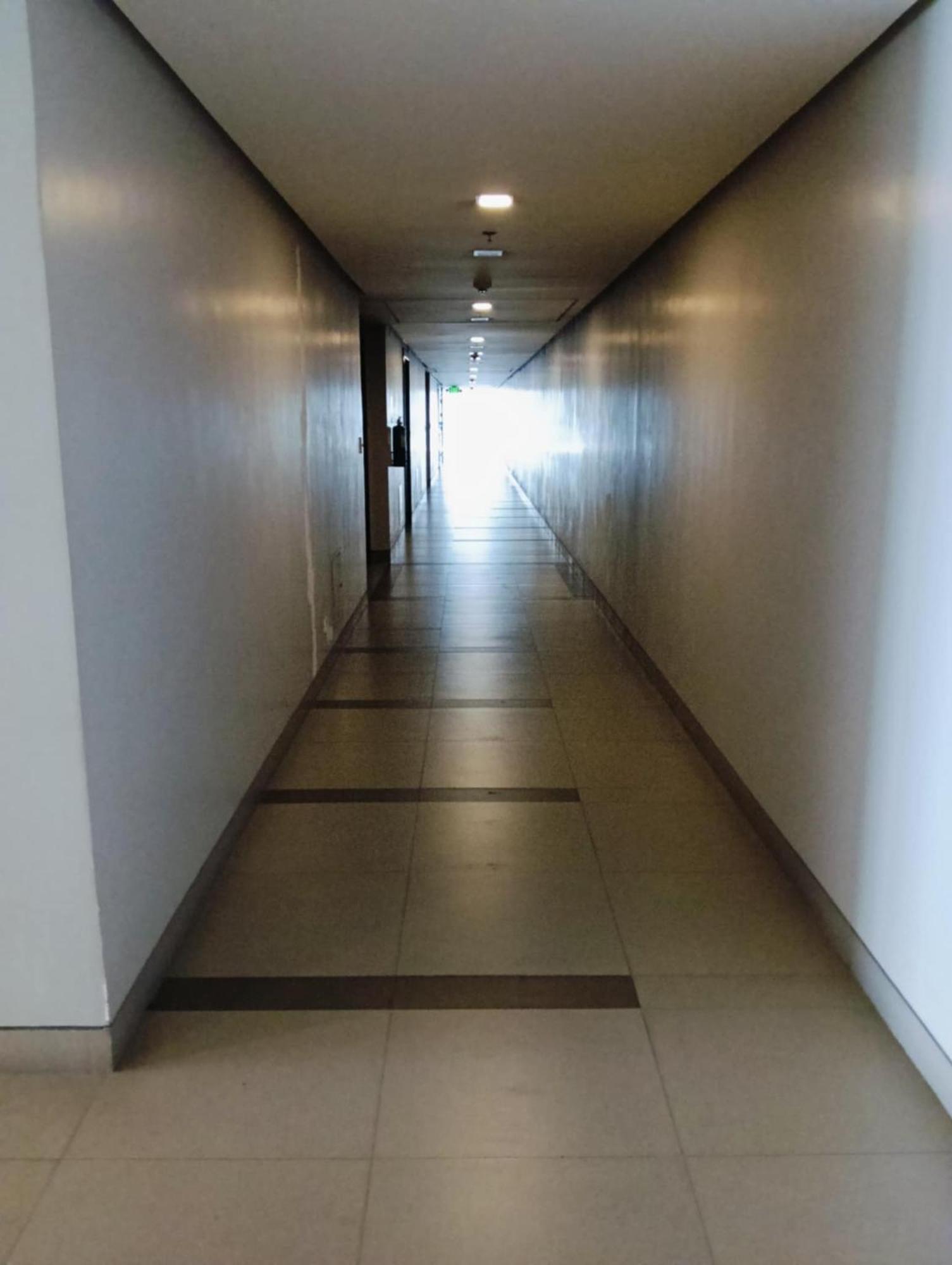 81 Newport Boulevard Cluster 4 - 8F Across Naia Airport, Terminal 3 파사이 외부 사진